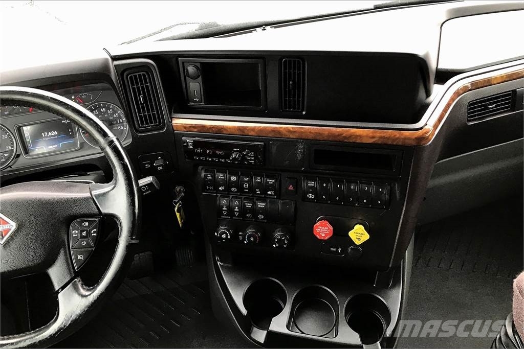 International LT625 6x4 Prime Movers
