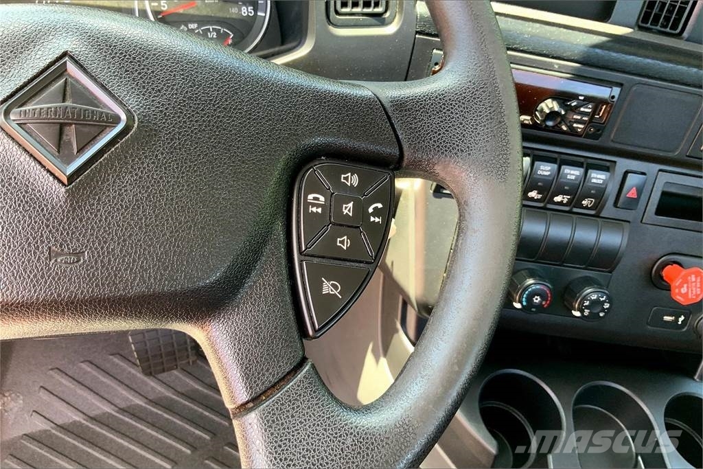 International LT625 6x4 Влекачи