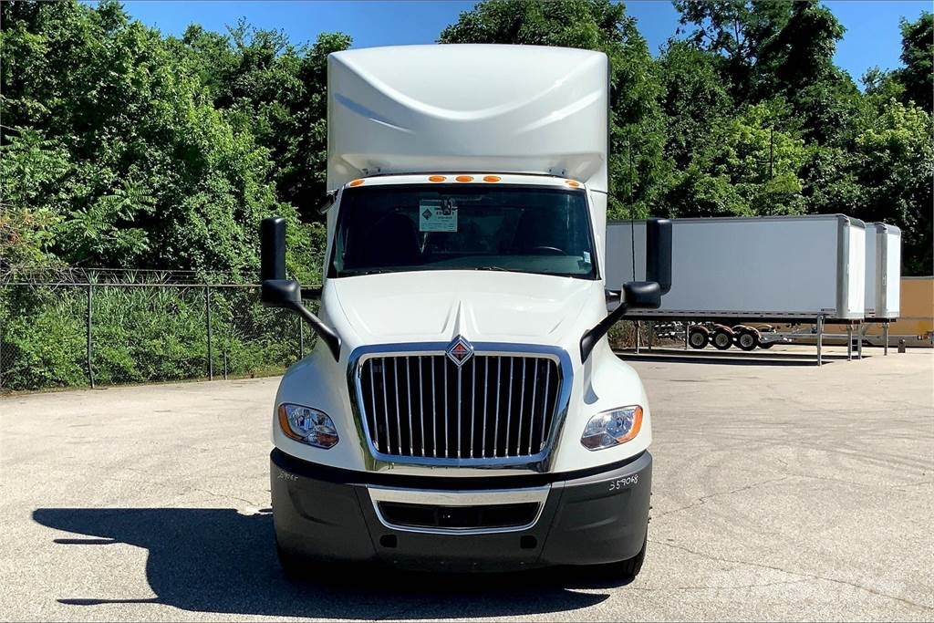 International LT625 6x4 Prime Movers