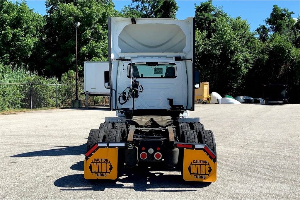 International LT625 6x4 Prime Movers