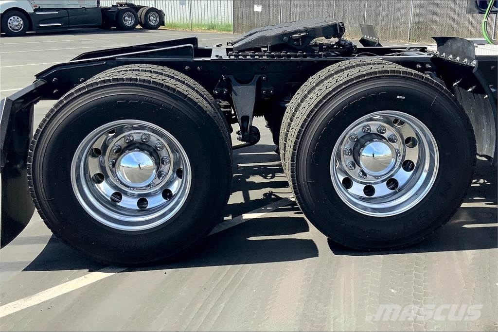 International LT625 6x4 Prime Movers