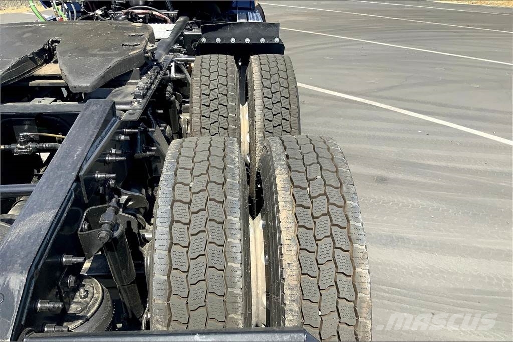 International LT625 6x4 Prime Movers