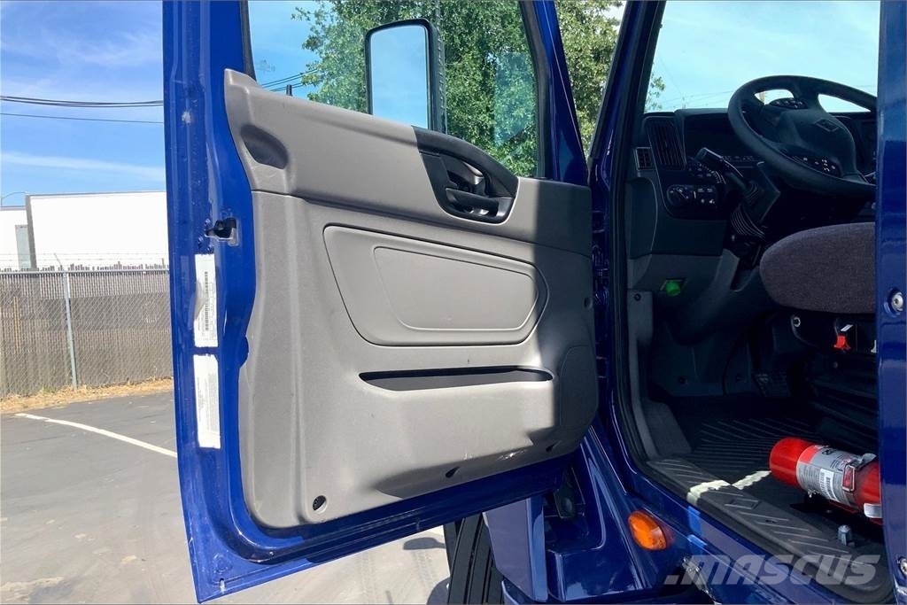 International LT625 6x4 Prime Movers