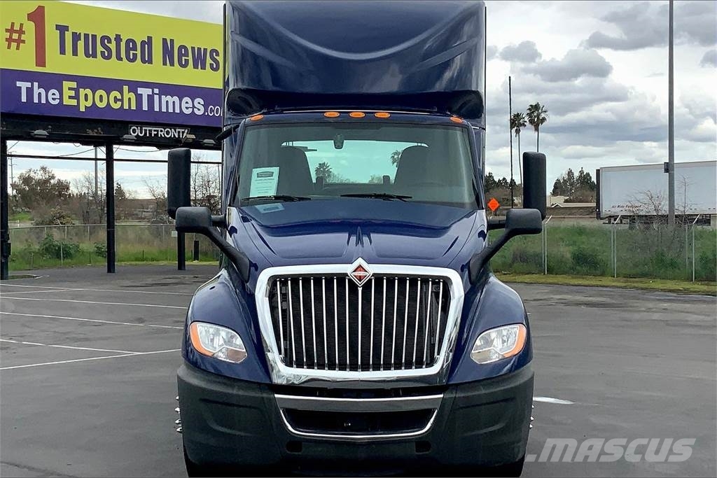 International LT625 6x4 Prime Movers