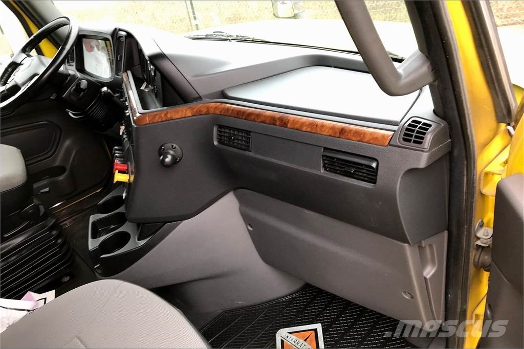 International LT625 6x4 Prime Movers