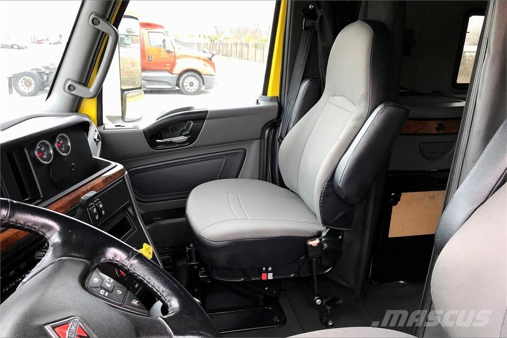 International LT625 6x4 Prime Movers