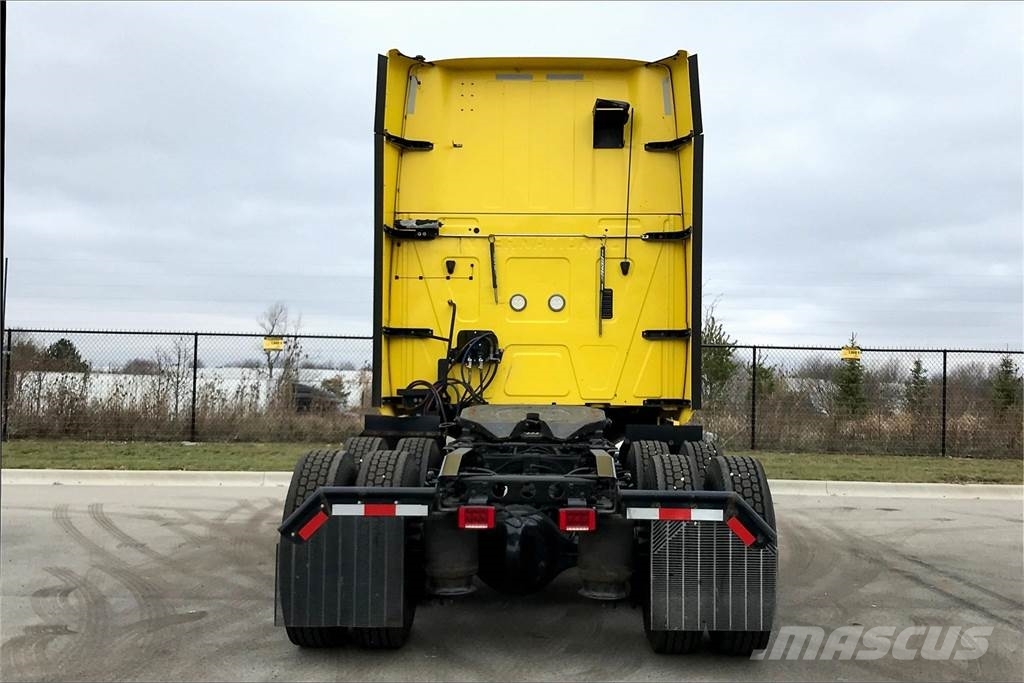 International LT625 6x4 Prime Movers