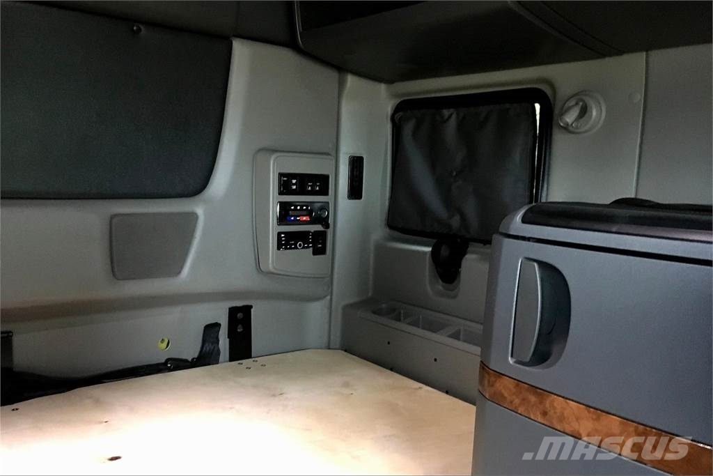 International LT625 6x4 Τράκτορες