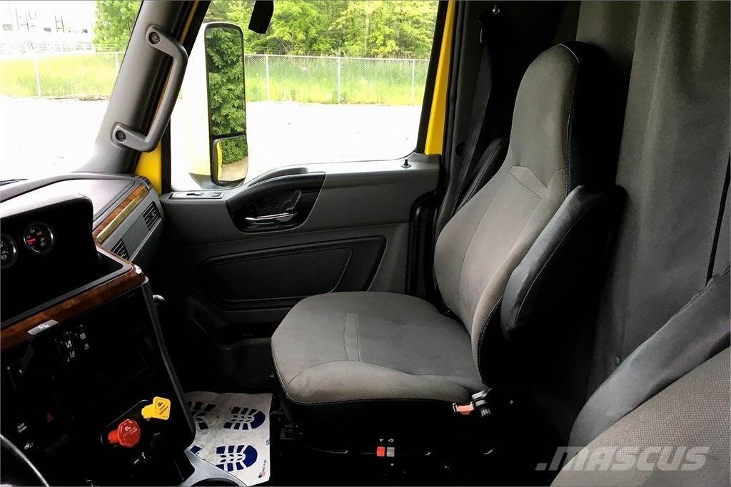 International LT625 6x4 Τράκτορες