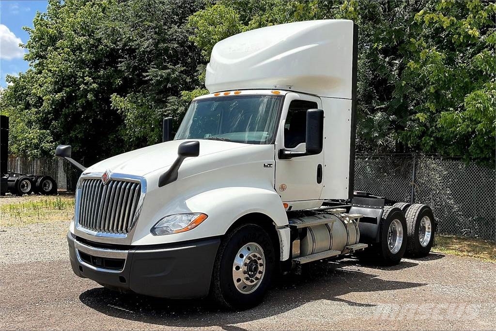 International LT625 6x4 Prime Movers
