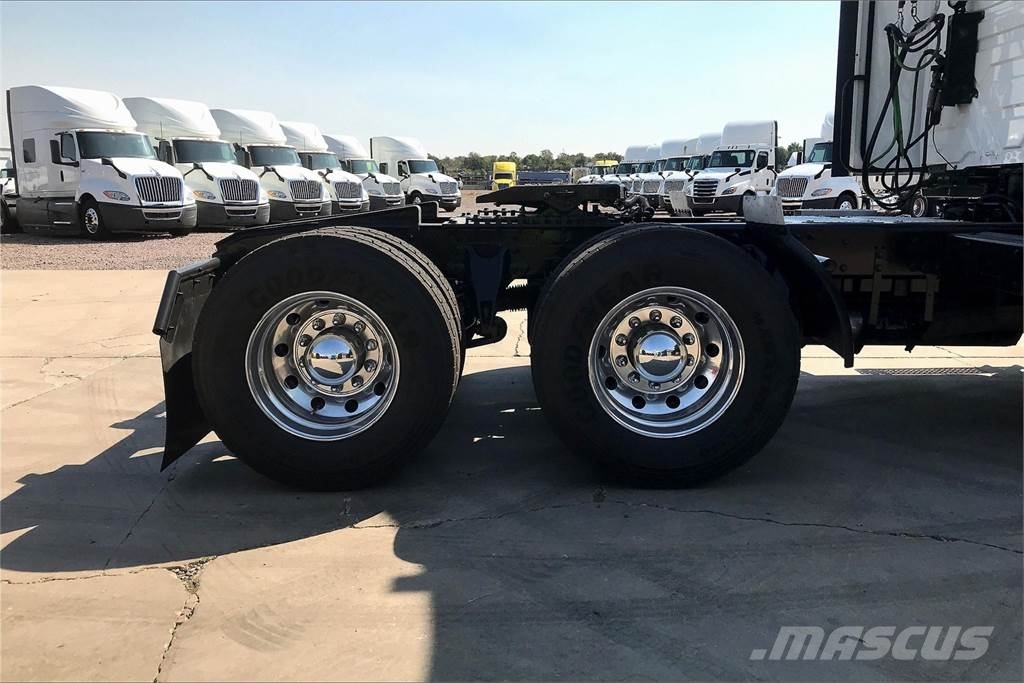 International LT625 6x4 Prime Movers