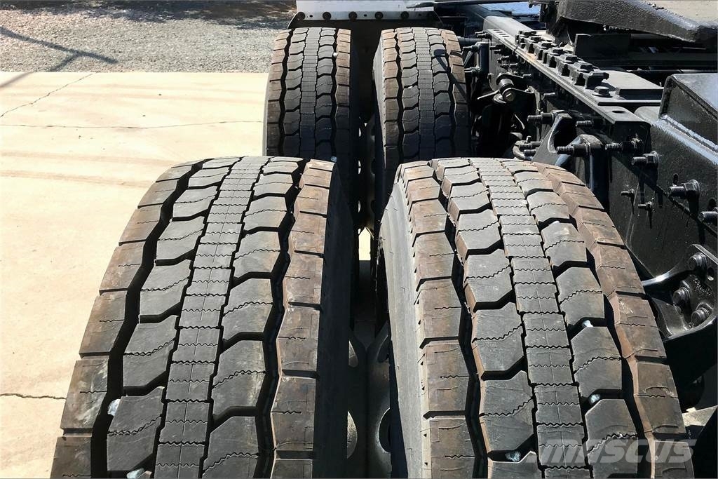International LT625 6x4 Prime Movers
