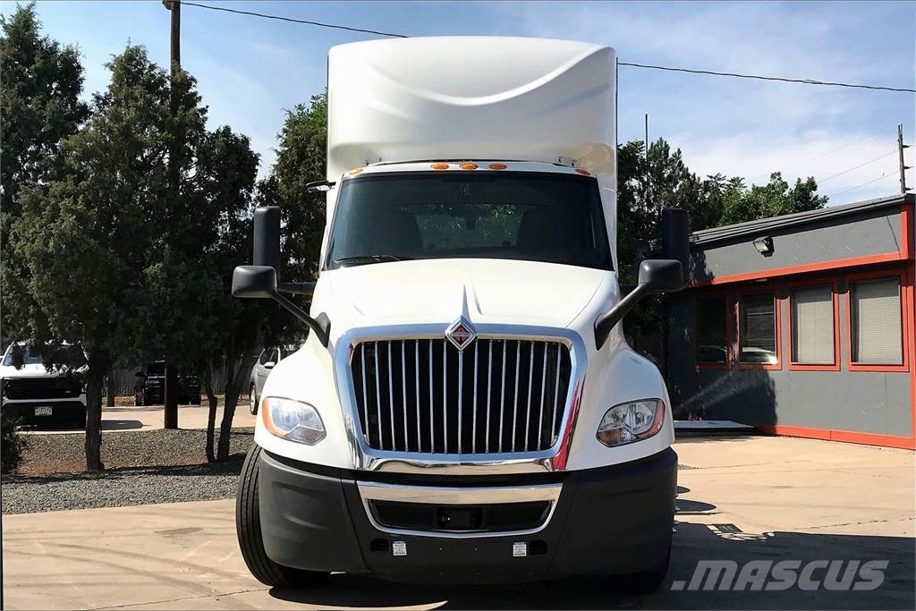 International LT625 6x4 Prime Movers