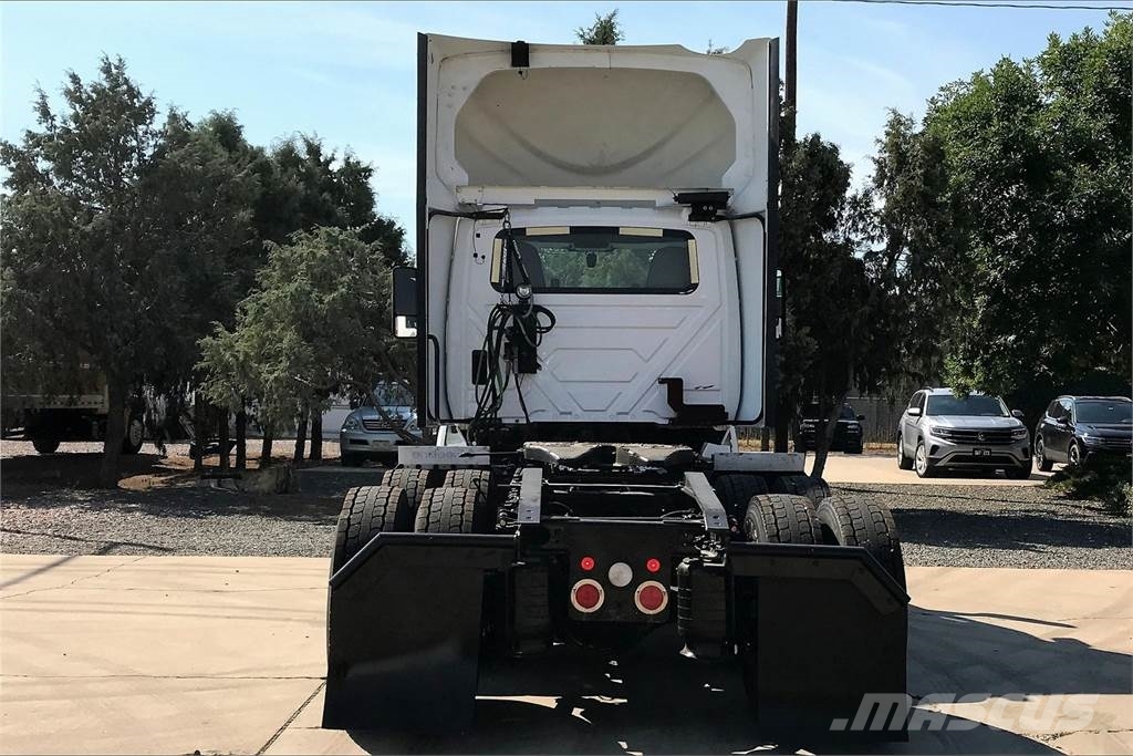 International LT625 6x4 Prime Movers