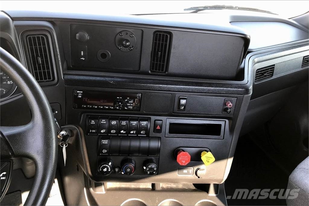 International LT625 6x4 Prime Movers