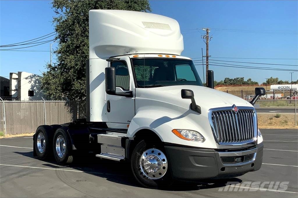 International LT625 6x4 Влекачи