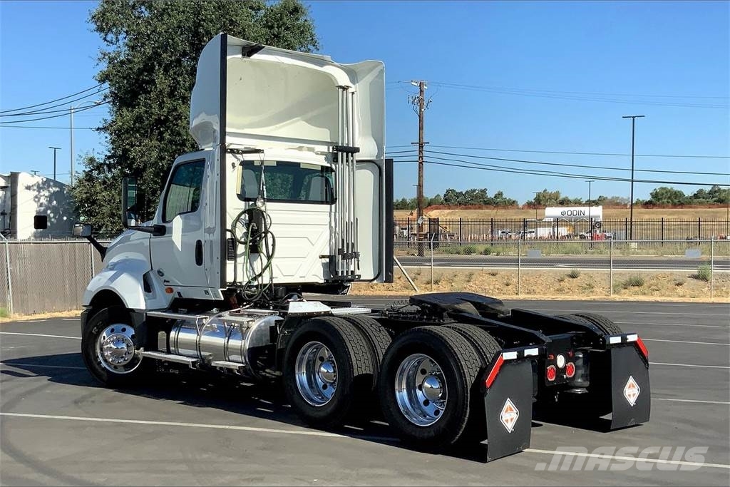 International LT625 6x4 Влекачи