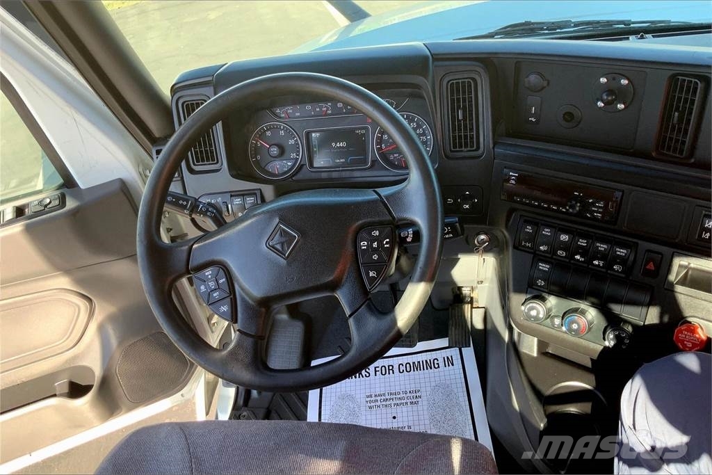 International LT625 6x4 Влекачи