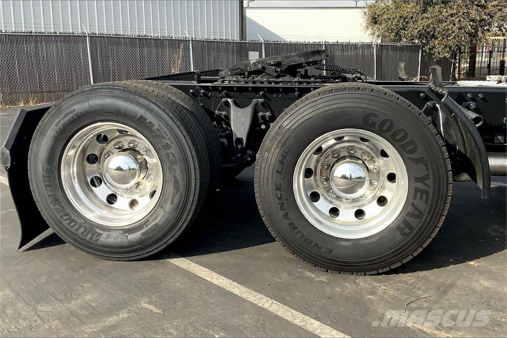 International LT625 6x4 Prime Movers