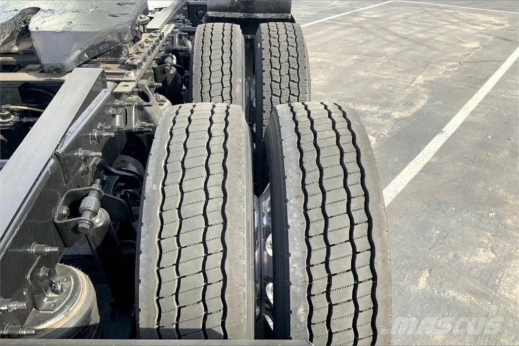 International LT625 6x4 Prime Movers