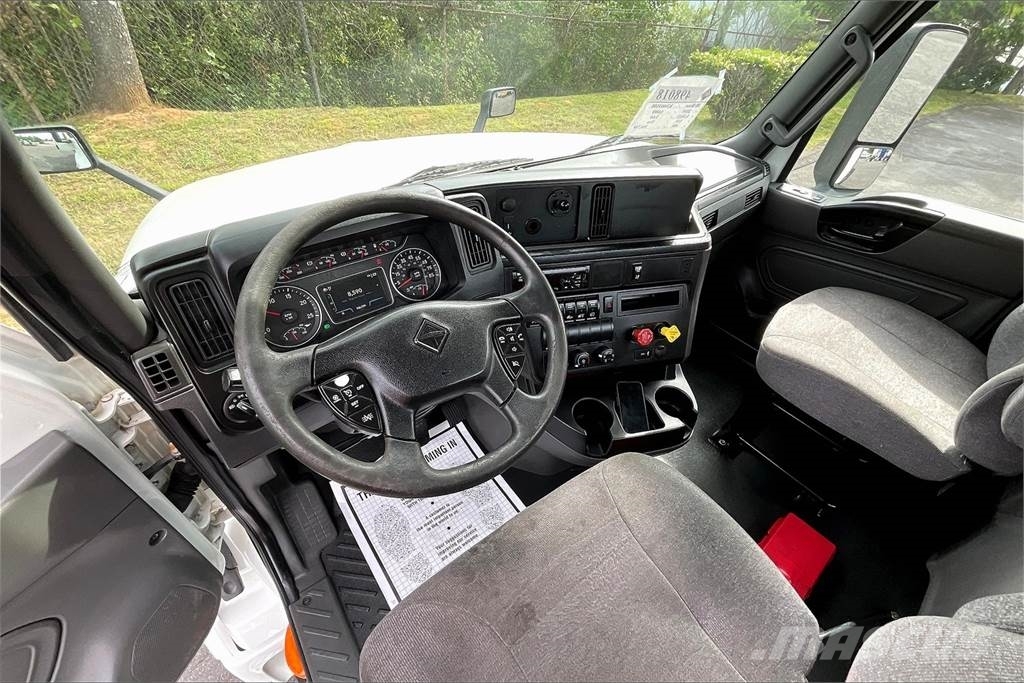International LT625 6x4 Τράκτορες