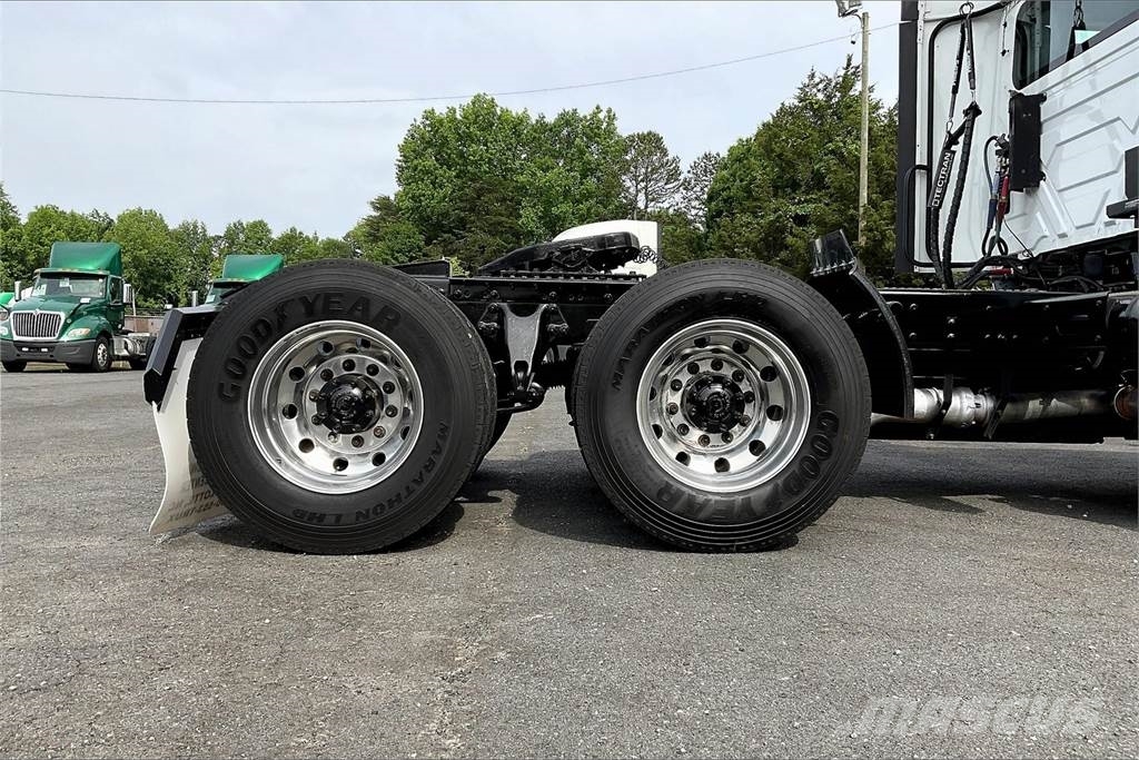 International LT625 6x4 Τράκτορες