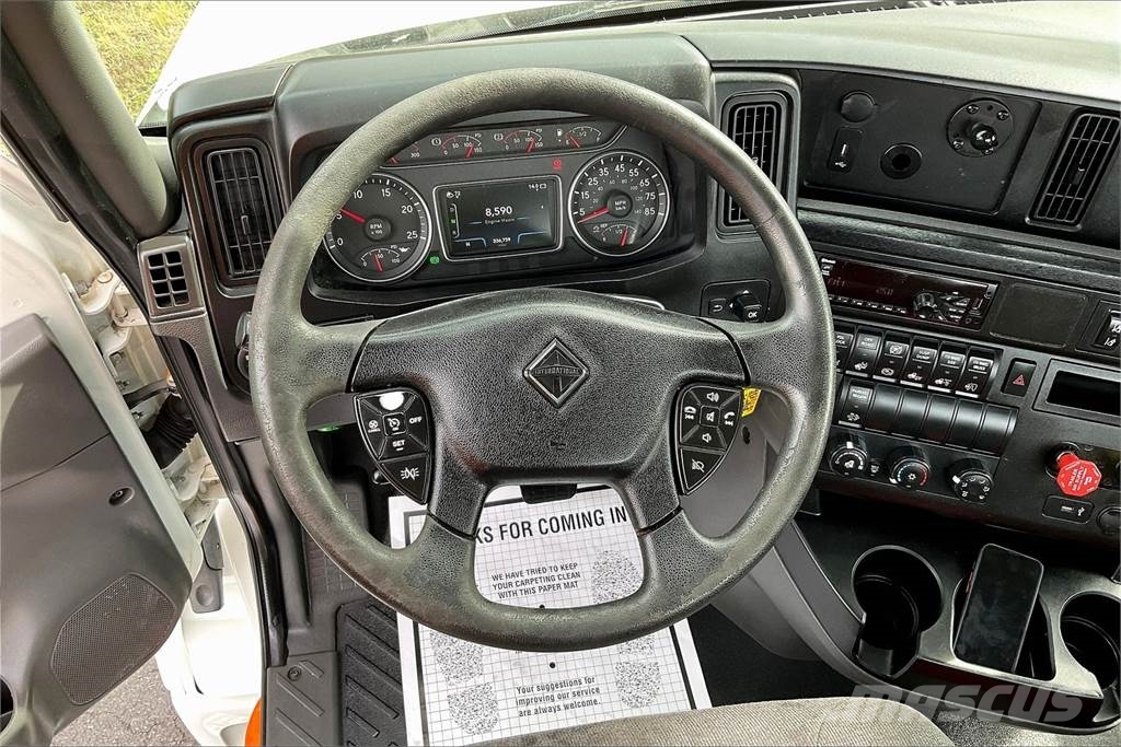 International LT625 6x4 Τράκτορες