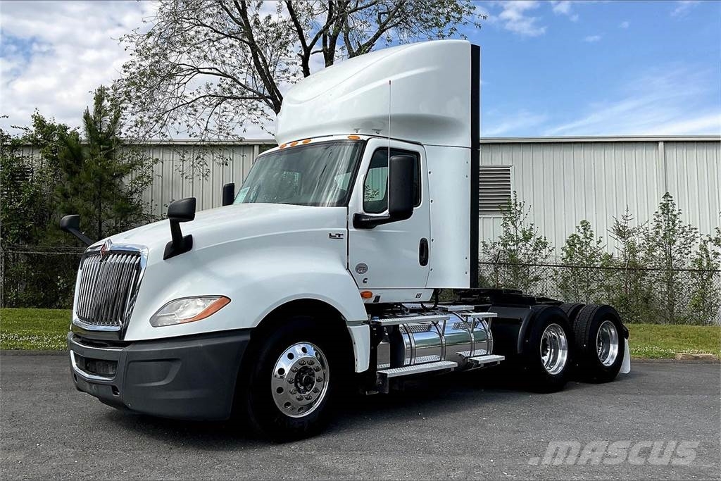 International LT625 6x4 Prime Movers