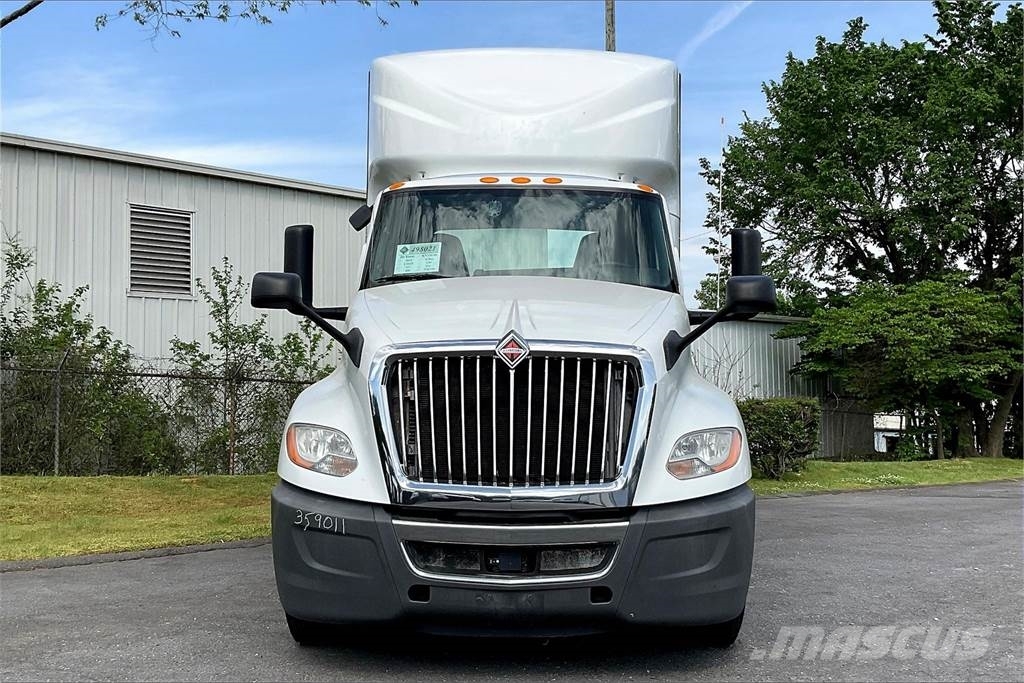 International LT625 6x4 Prime Movers