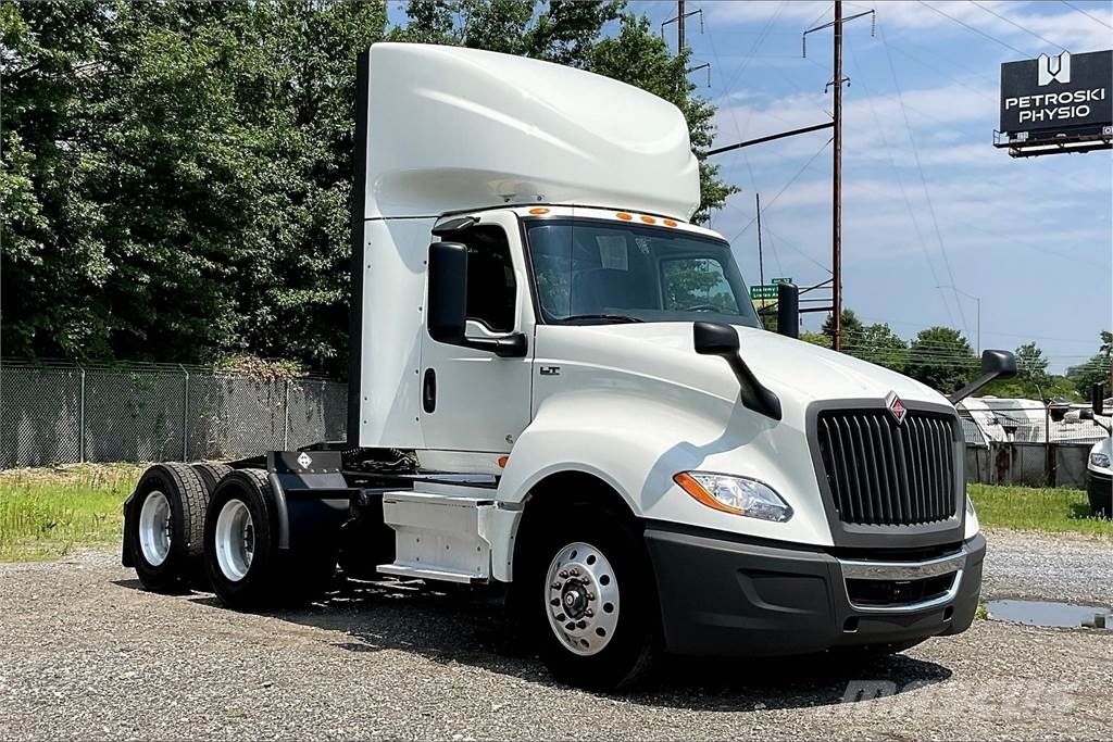 International LT625 6x4 Prime Movers