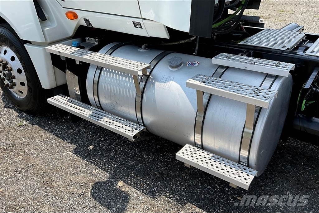 International LT625 6x4 Prime Movers