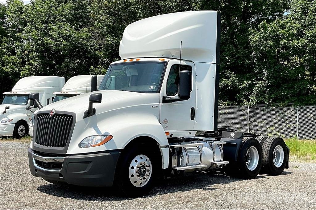 International LT625 6x4 Prime Movers