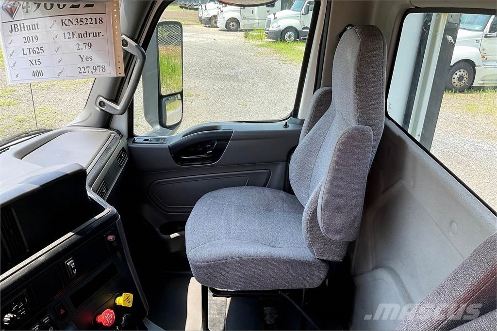 International LT625 6x4 Prime Movers