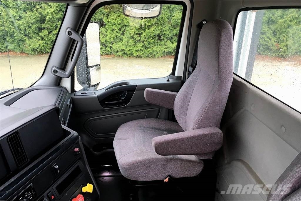 International LT625 6x4 Prime Movers