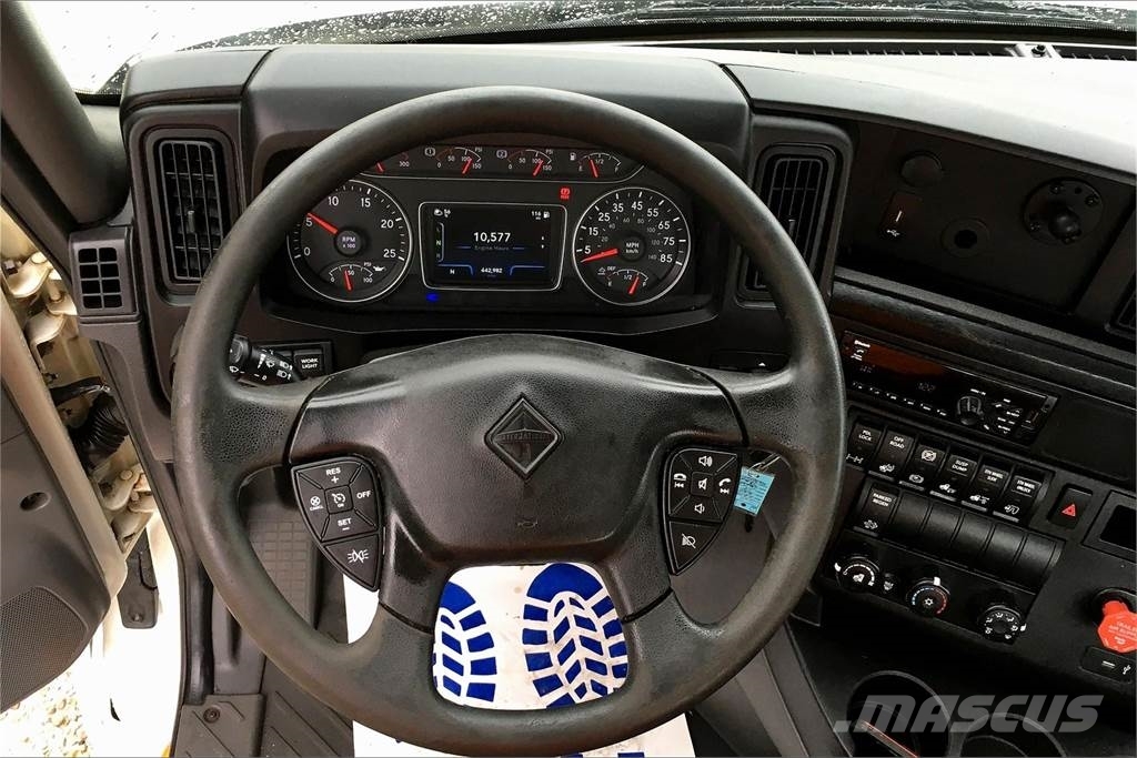 International LT625 6x4 Prime Movers