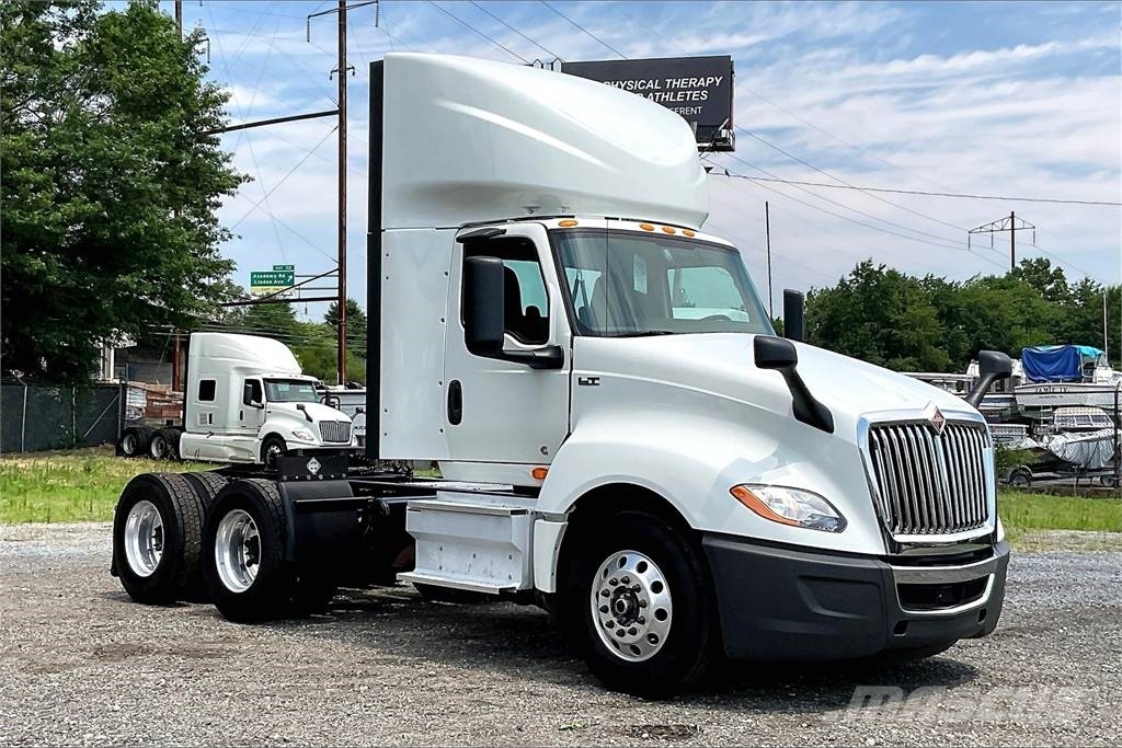 International LT625 6x4 Prime Movers