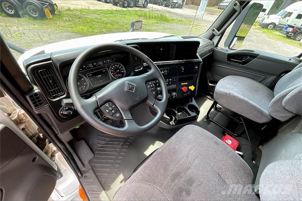International LT625 6x4 Prime Movers