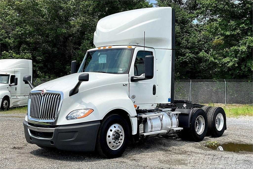 International LT625 6x4 Prime Movers