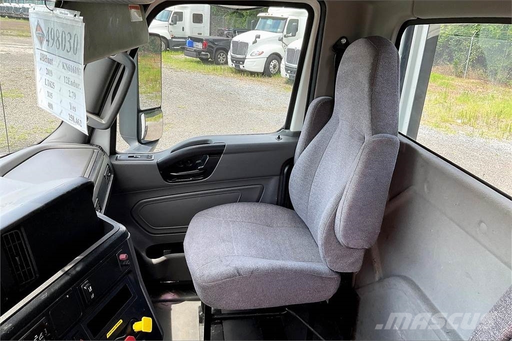 International LT625 6x4 Prime Movers