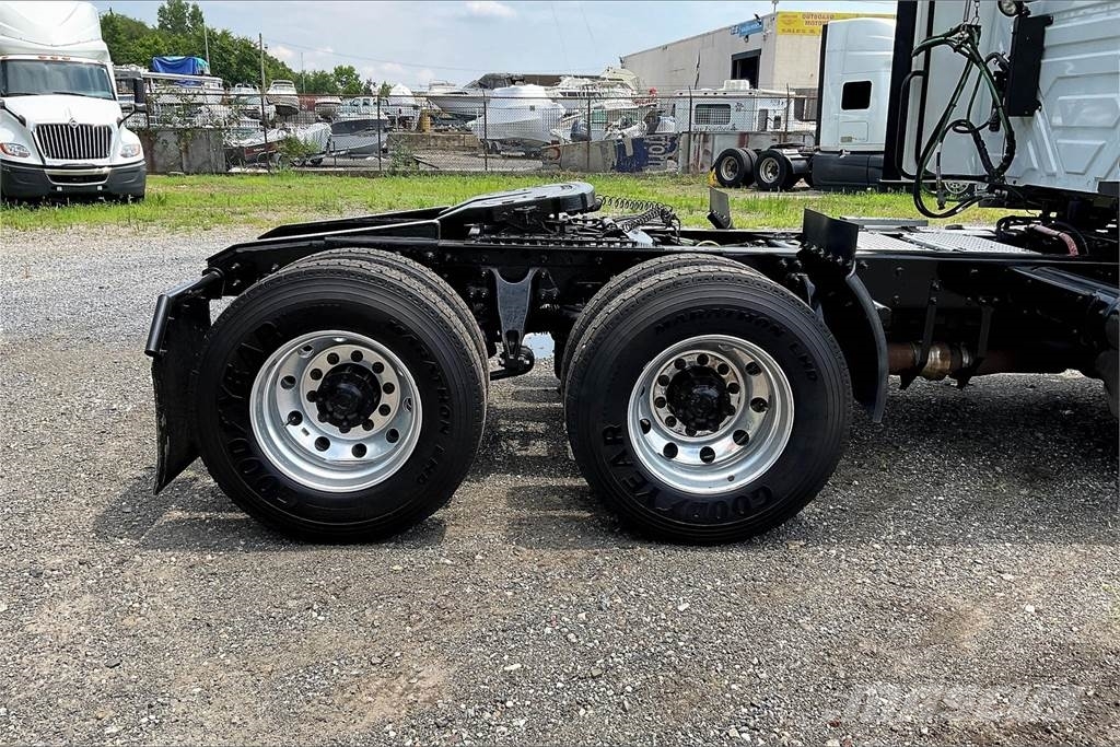 International LT625 6x4 Prime Movers