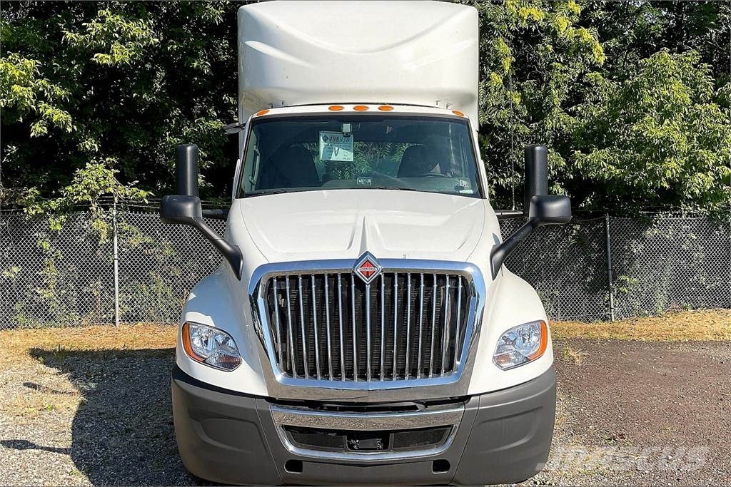 International LT625 6x4 Prime Movers
