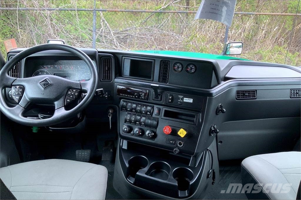 International LT625 6x4 Prime Movers