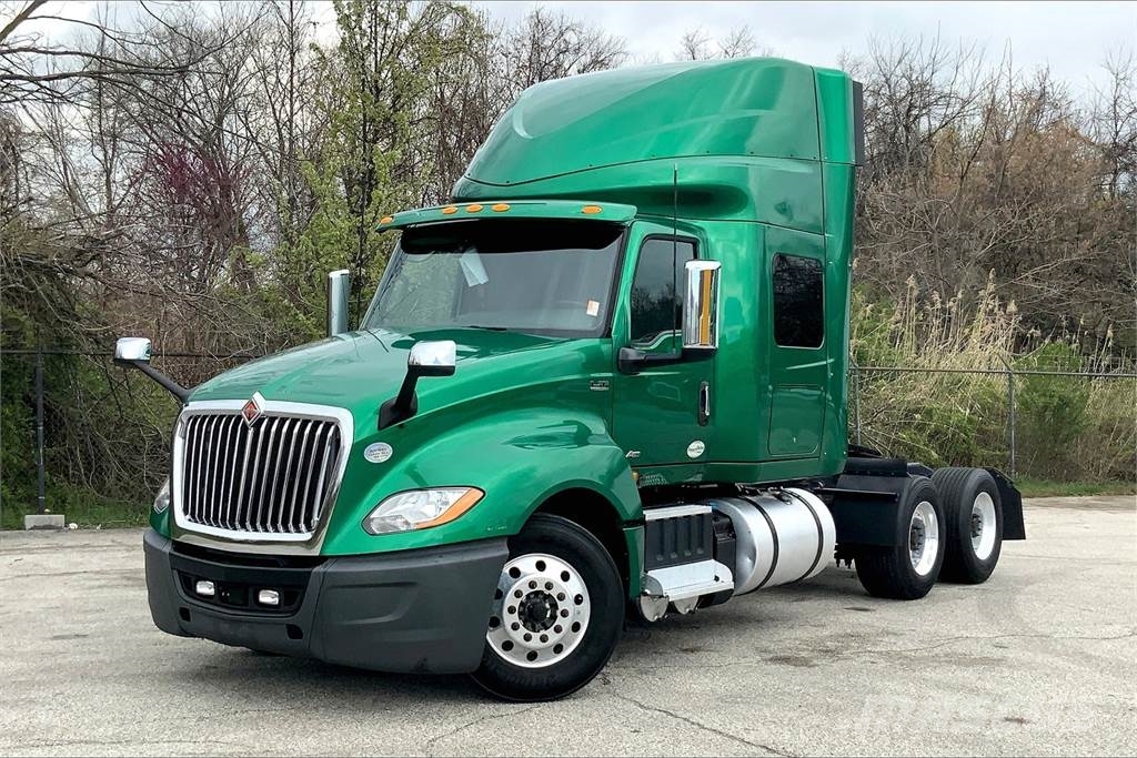International LT625 6x4 Prime Movers
