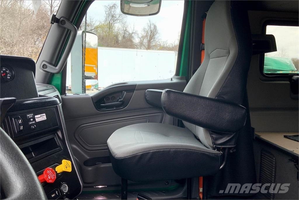 International LT625 6x4 Prime Movers