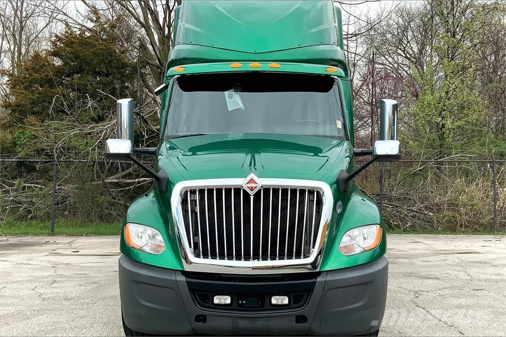 International LT625 6x4 Prime Movers
