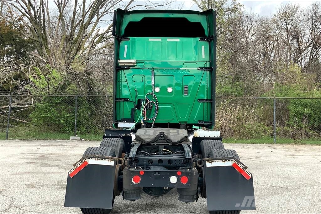 International LT625 6x4 Prime Movers