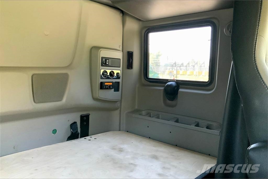 International LT625 6x4 Prime Movers