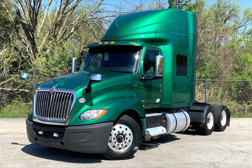 International LT625 6x4 Prime Movers