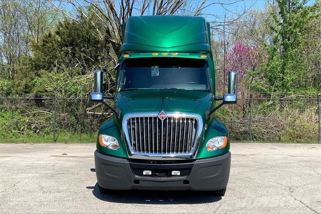International LT625 6x4 Prime Movers