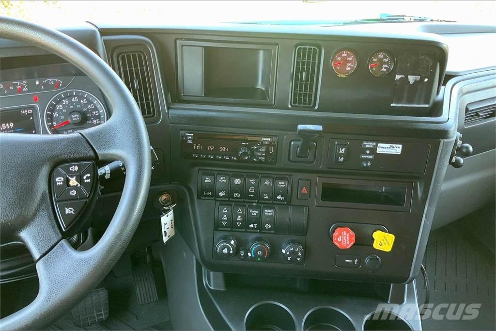 International LT625 6x4 Prime Movers